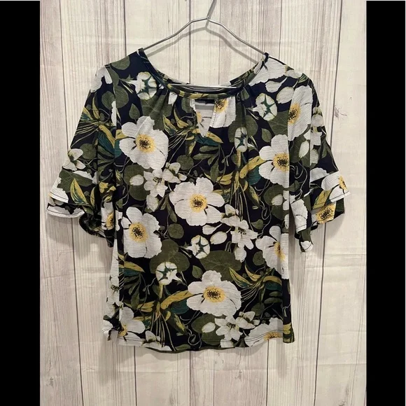 NEW YORK & COMPANY short sleeve green flower top / size M - Picture 1 of 4